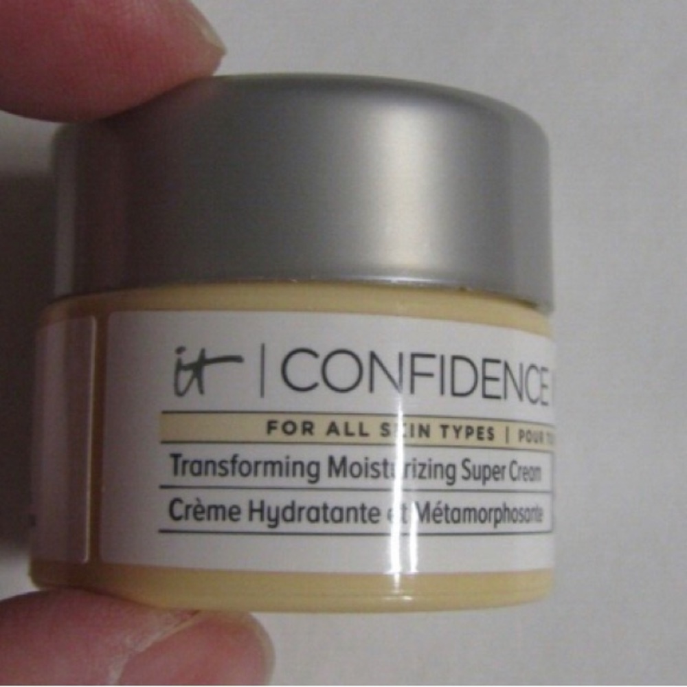 ⭐️ It Cosmetics Confidence in a Cream Anti-Aging Moisturizing Cream